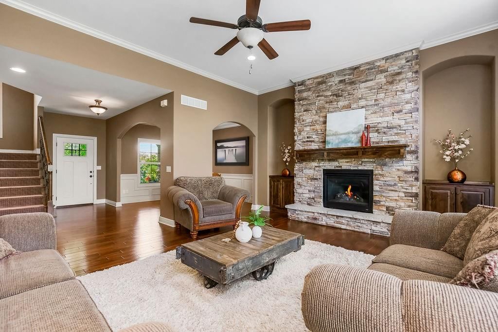 112 NW Whitman Drive — photo 4