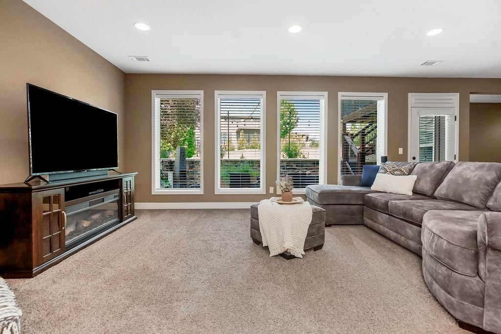 112 NW Whitman Drive — photo 31