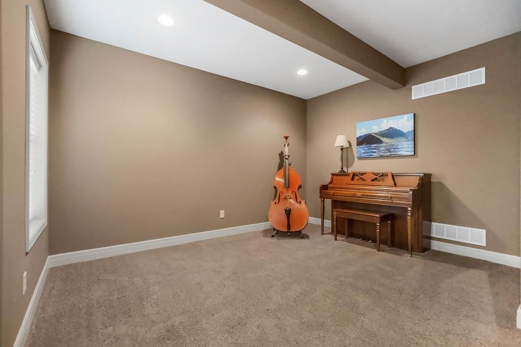 112 NW Whitman Drive — photo 32