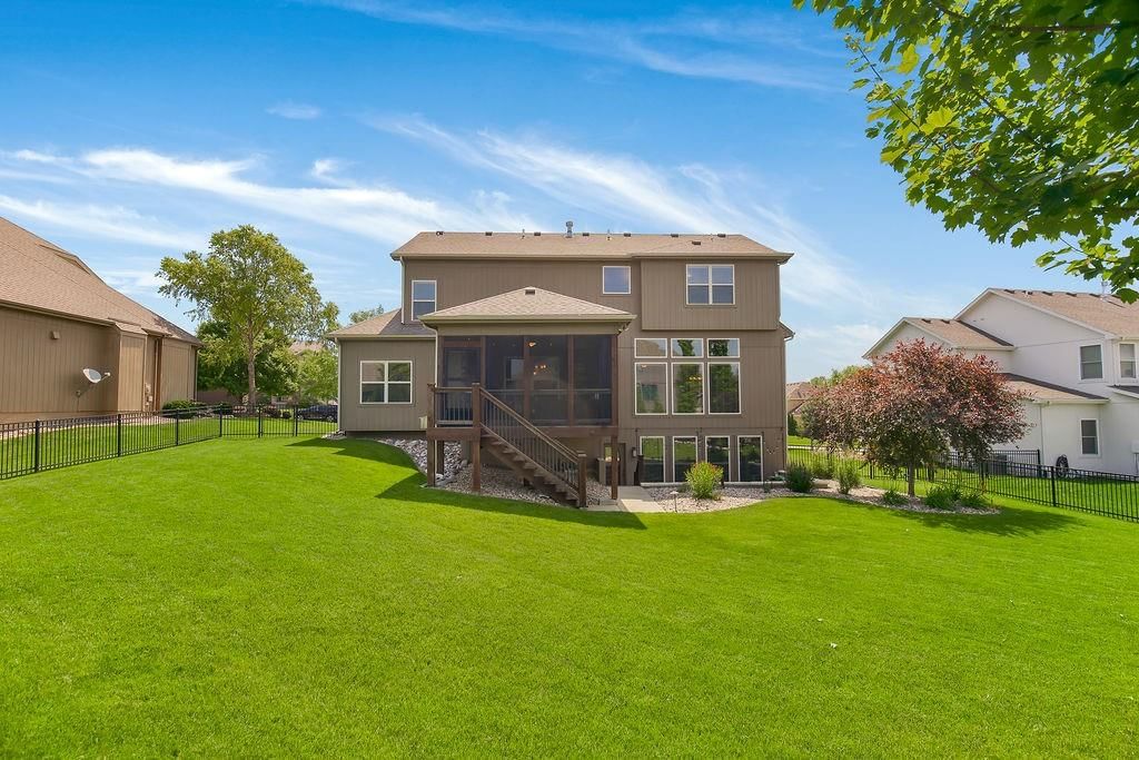 112 NW Whitman Drive — photo 35
