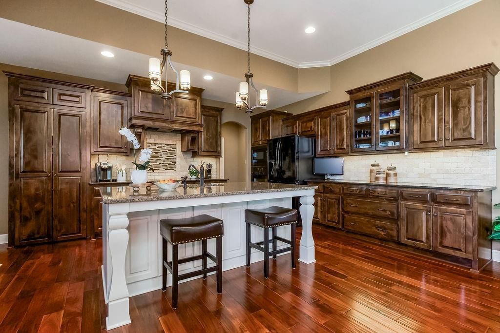 112 NW Whitman Drive — photo 9