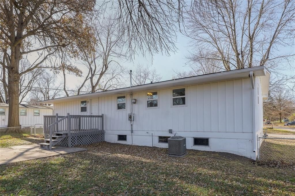 9109 Stark Avenue — photo 2
