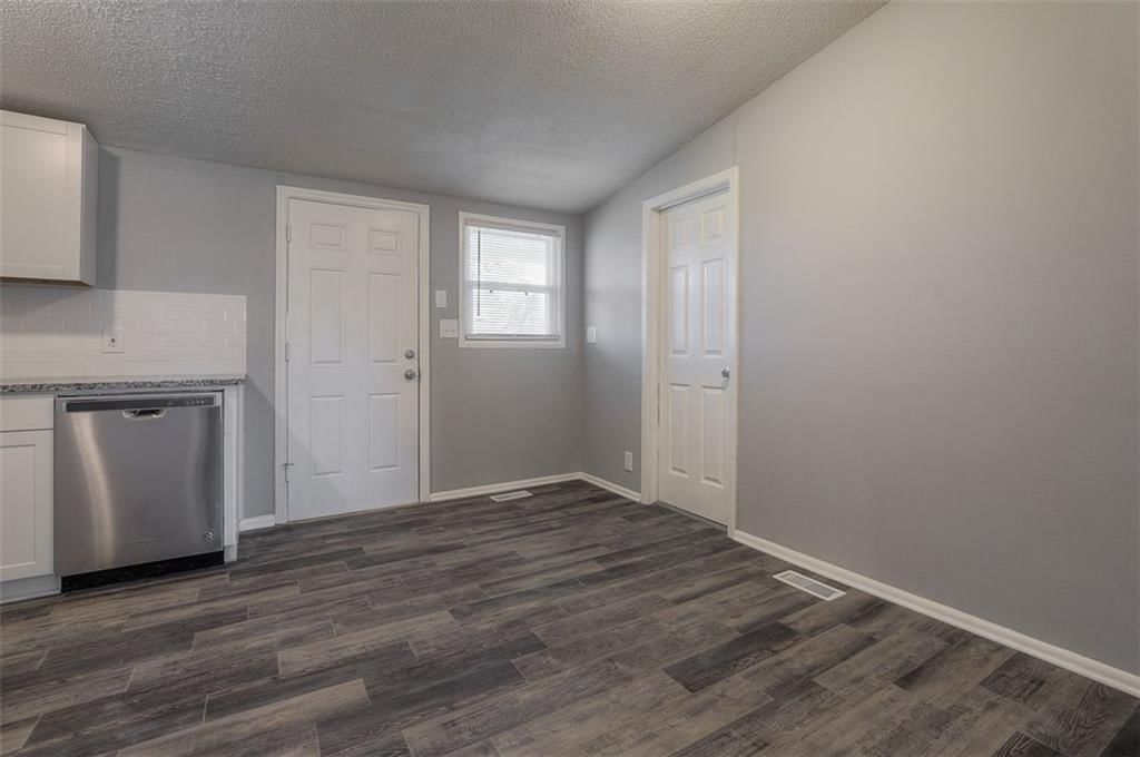 9109 Stark Avenue — photo 15