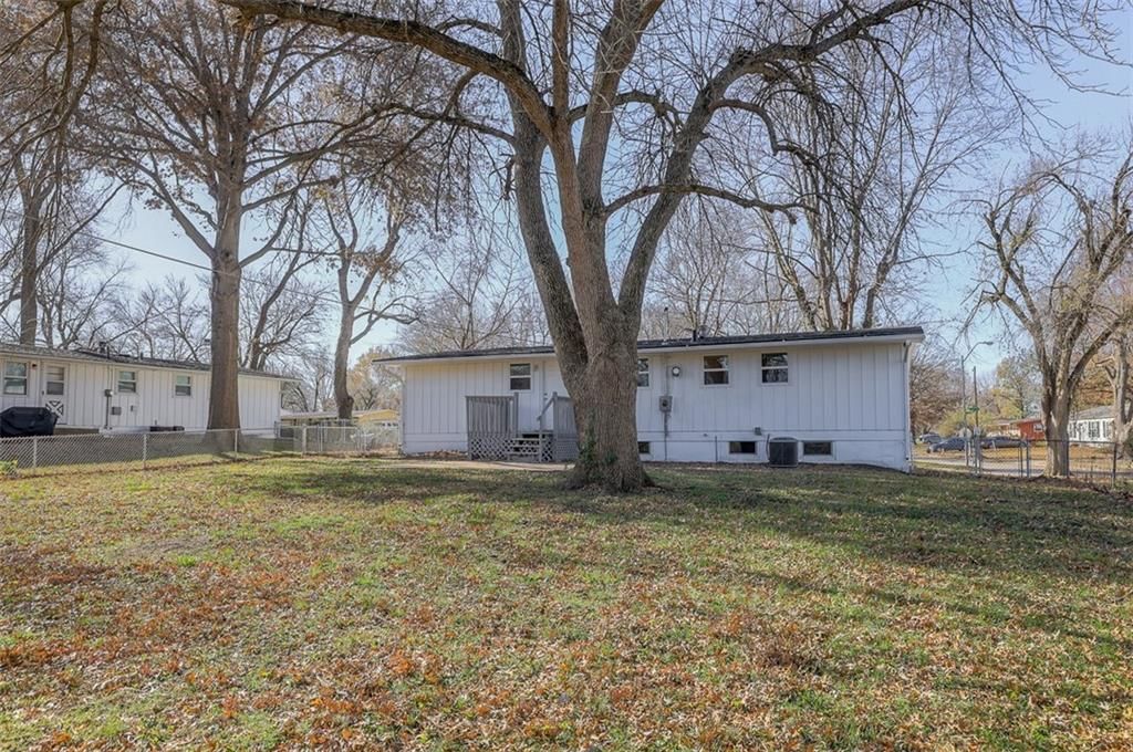 9109 Stark Avenue — photo 25