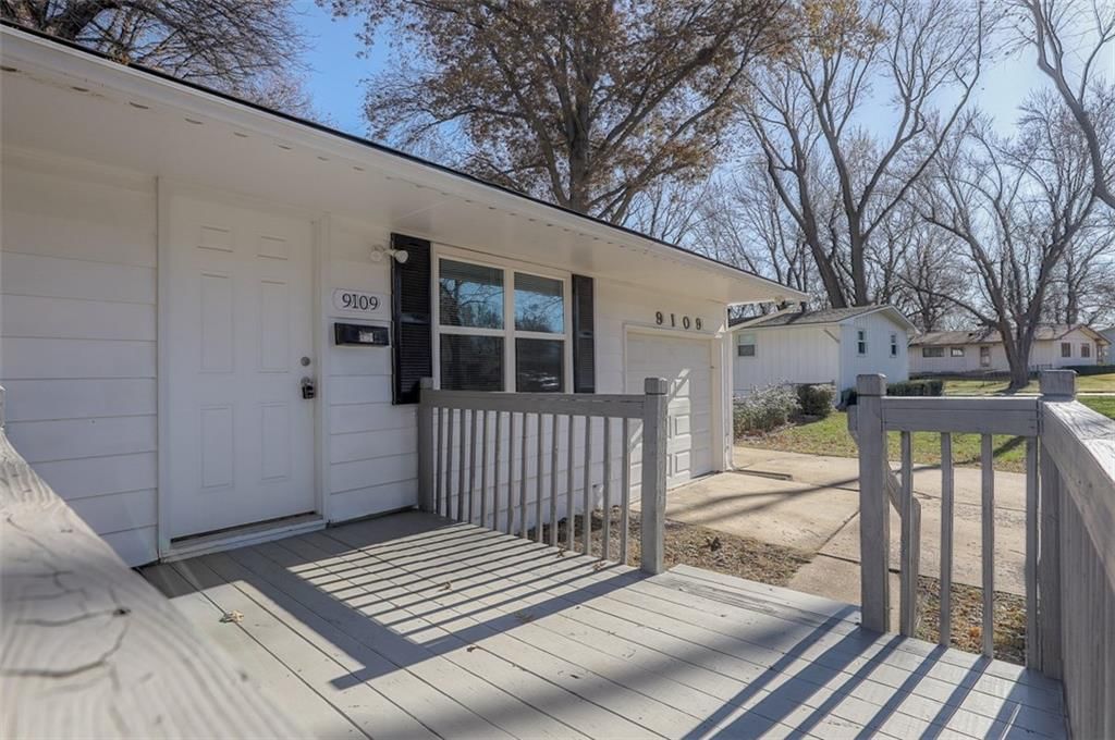 9109 Stark Avenue — photo 28