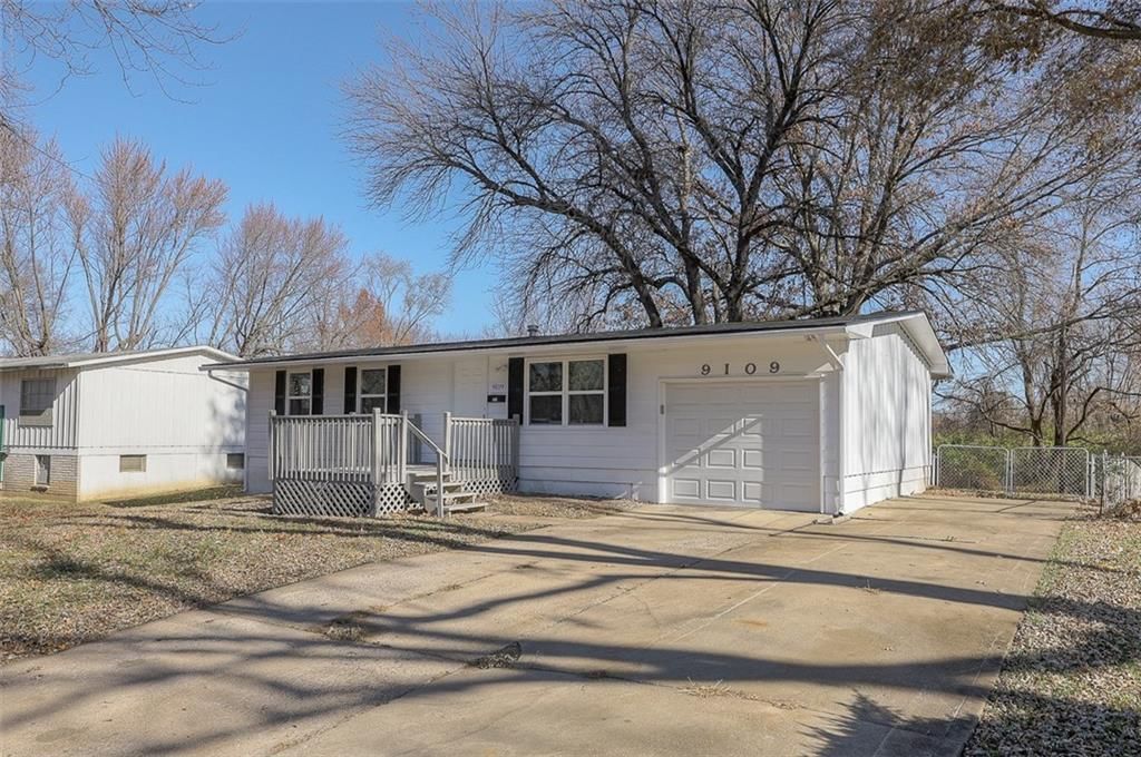 9109 Stark Avenue — photo 30