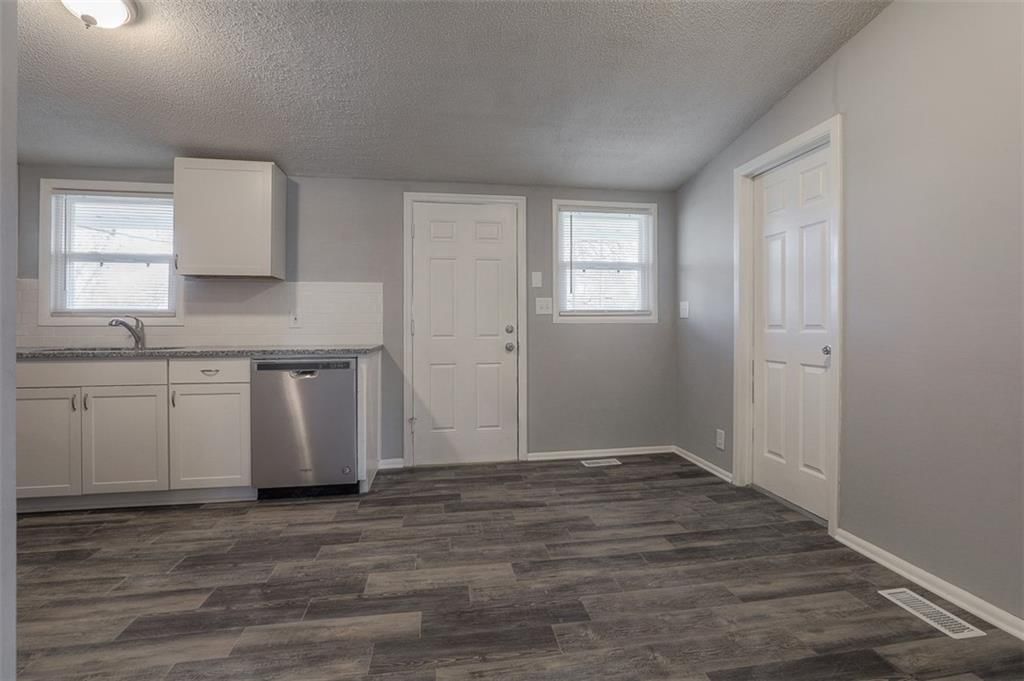9109 Stark Avenue — photo 10