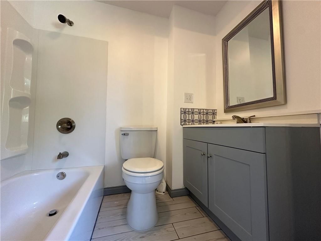 1915 W 5th Street — photo 14