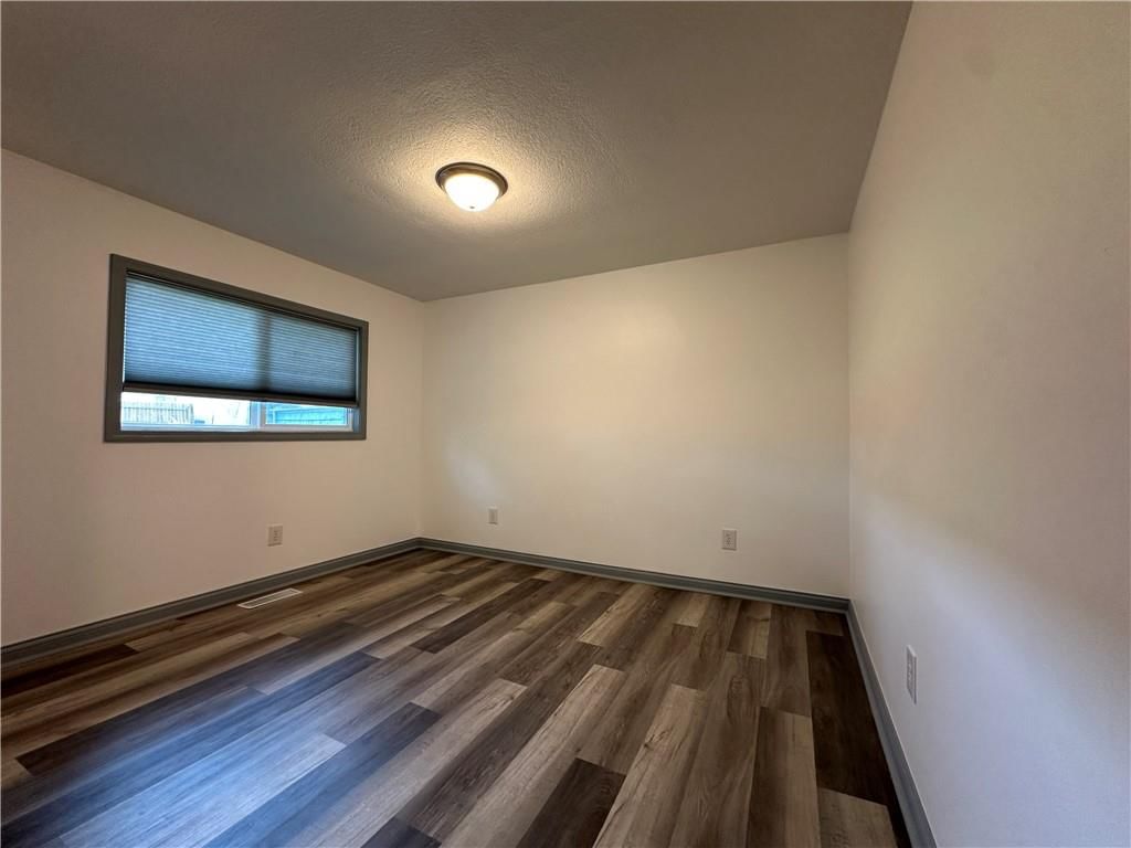 1915 W 5th Street — photo 17