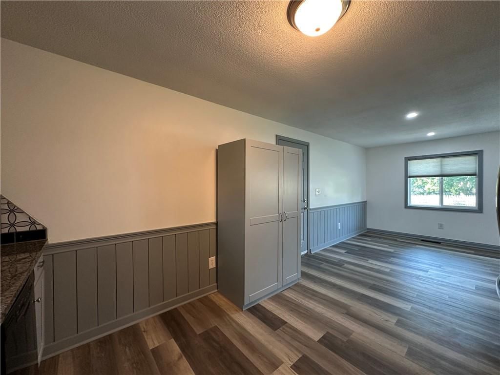 1915 W 5th Street — photo 10