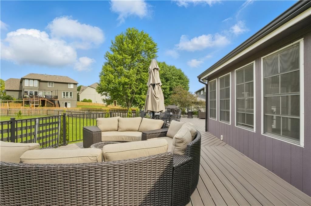 737 SW Derby Drive — photo 33
