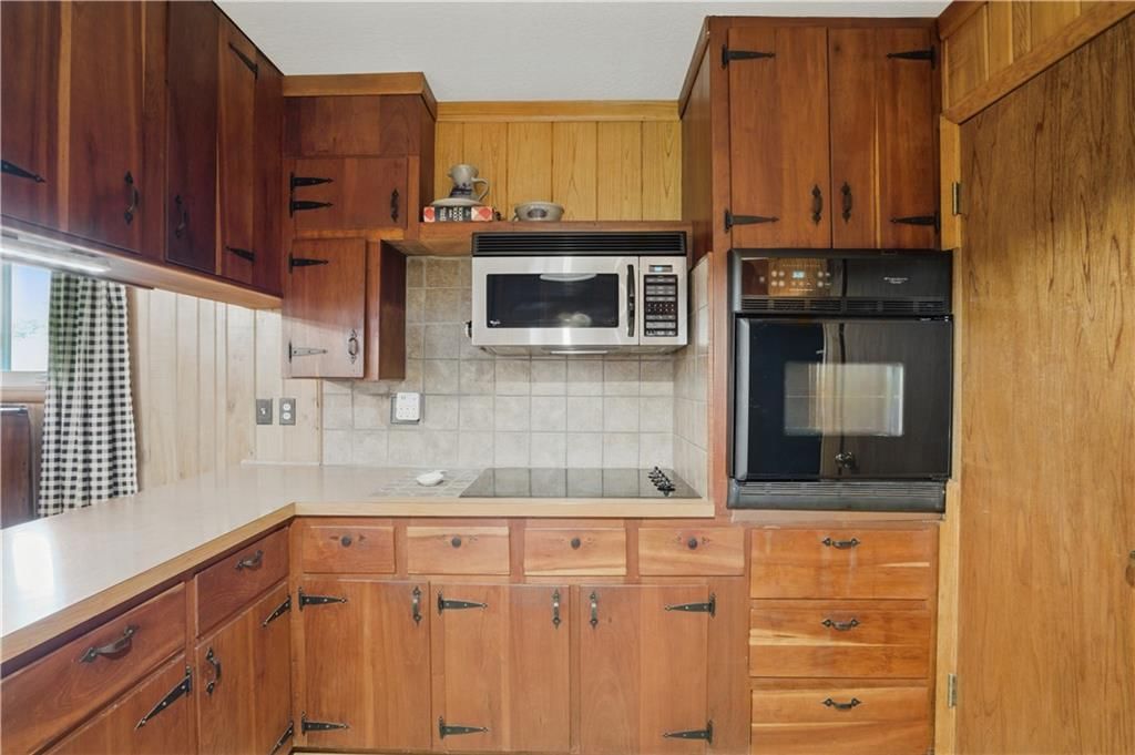205 NW Walnut Street — photo 7