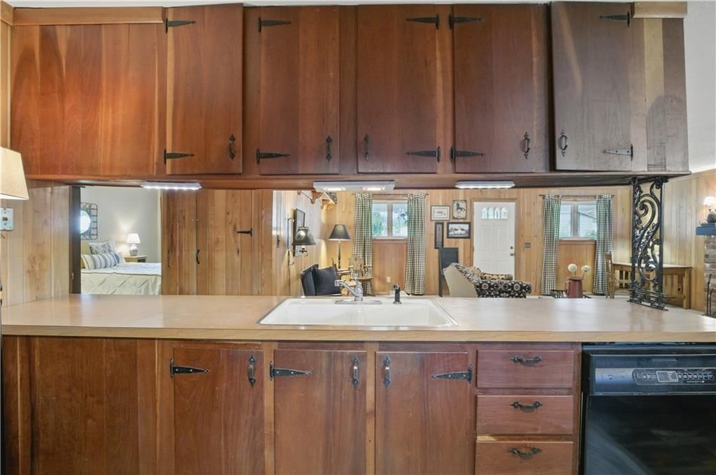 205 NW Walnut Street — photo 8
