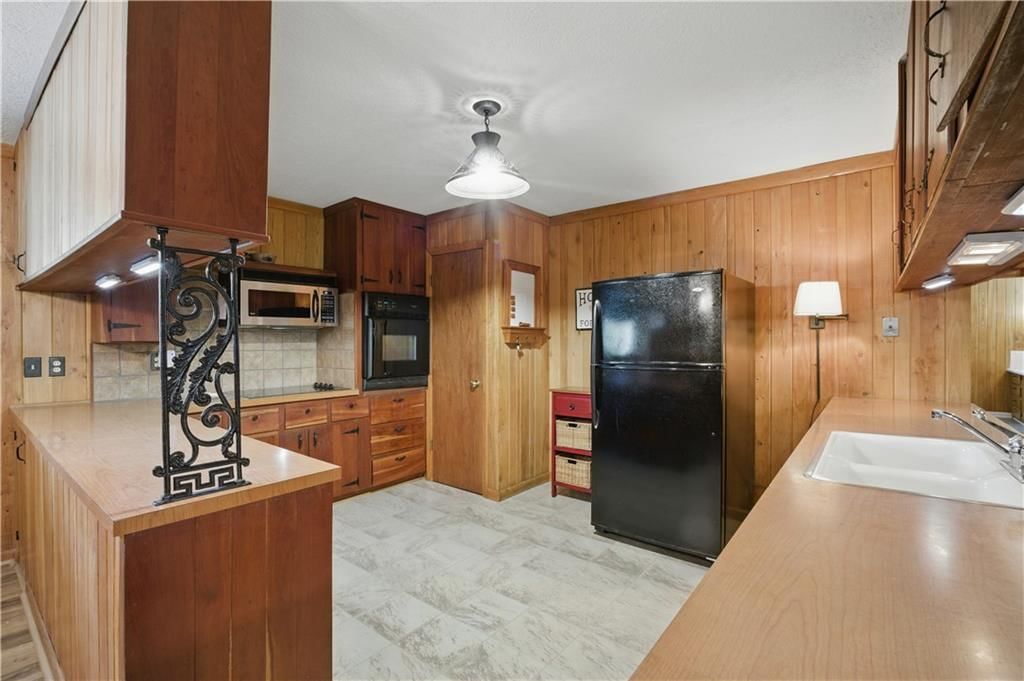 205 NW Walnut Street — photo 9
