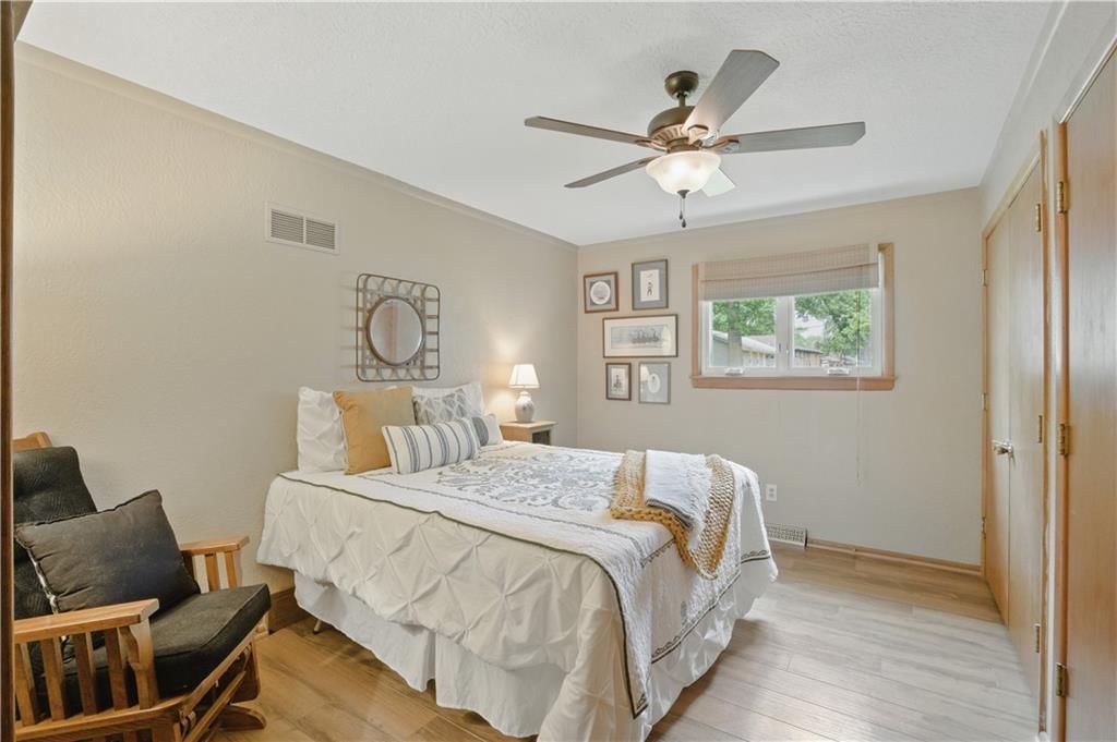 205 NW Walnut Street — photo 10