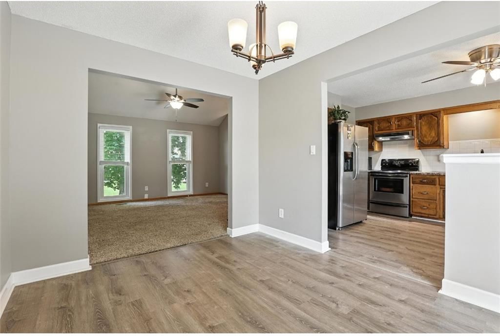 2541 NE DALE HUNTER Lane — photo 12