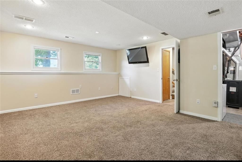2541 NE DALE HUNTER Lane — photo 29