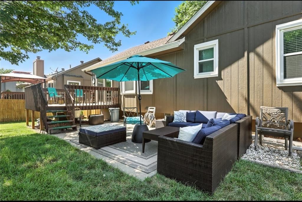 2541 NE DALE HUNTER Lane — photo 34