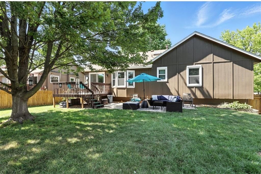 2541 NE DALE HUNTER Lane — photo 35
