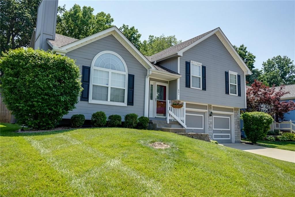 604 NE Hans Drive — photo 3