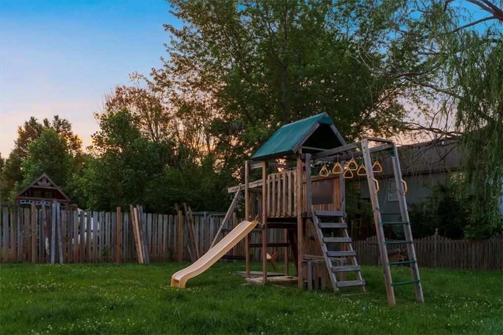 1112 Creekside Court — photo 42