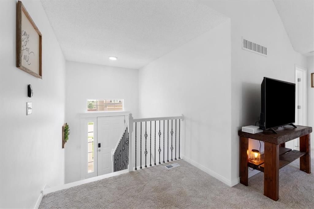 1112 Creekside Court — photo 6