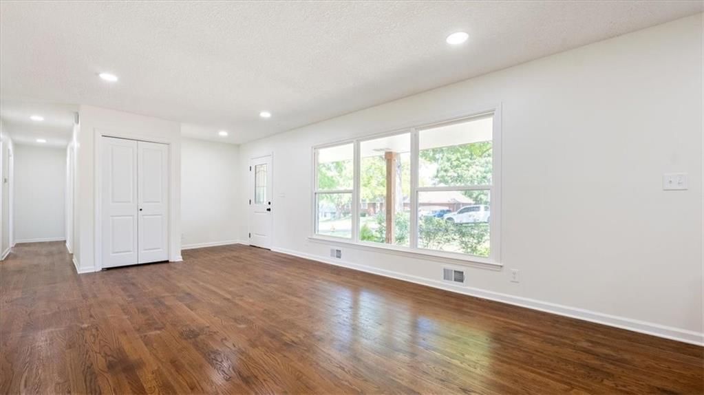 3810 S Woodland Avenue — photo 4