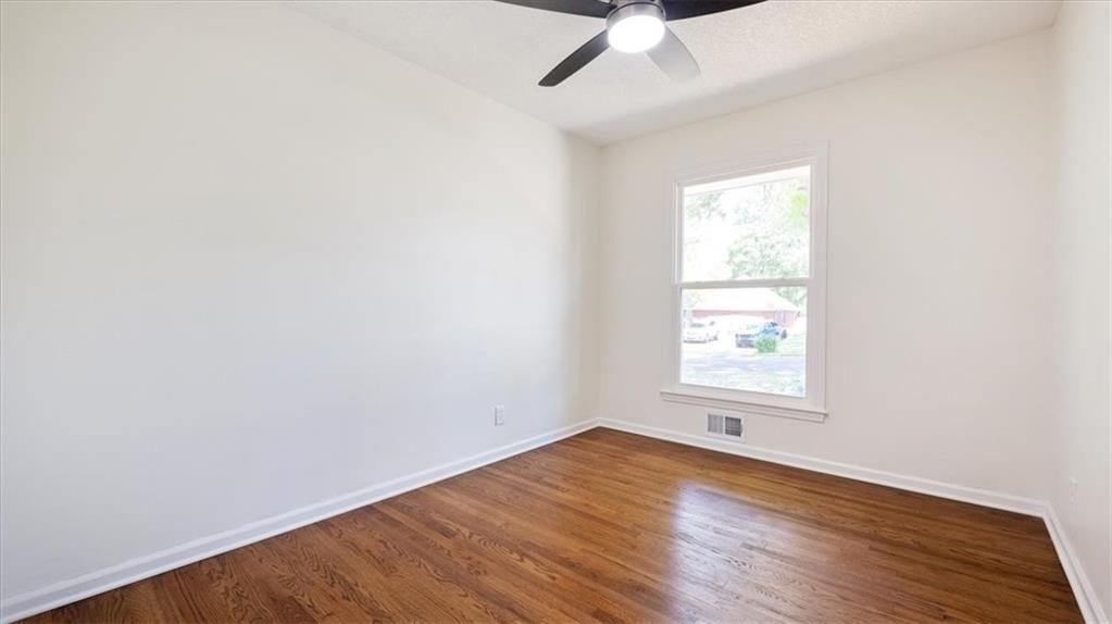 3810 S Woodland Avenue — photo 9
