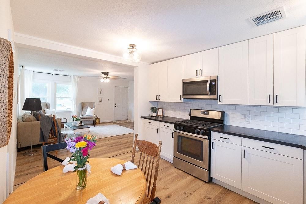 319 E 12TH Street — photo 10
