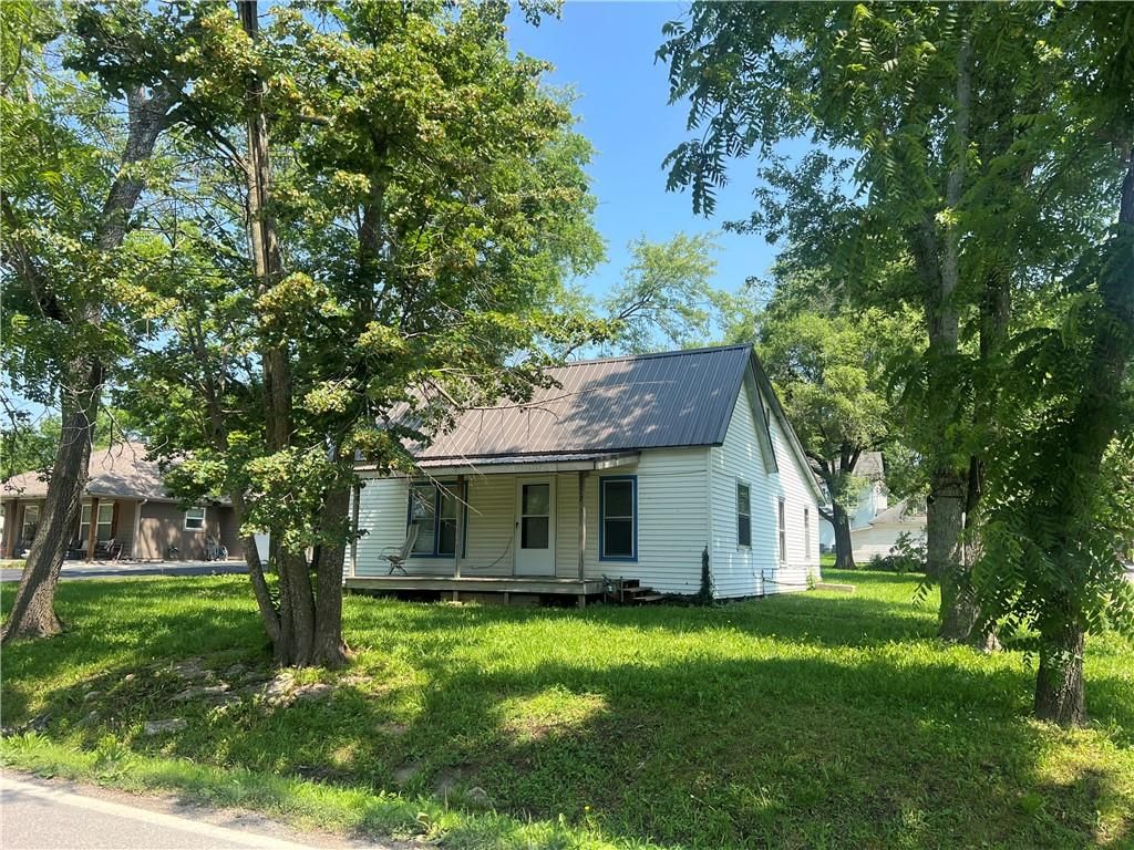 229 E Bates Street — photo 2