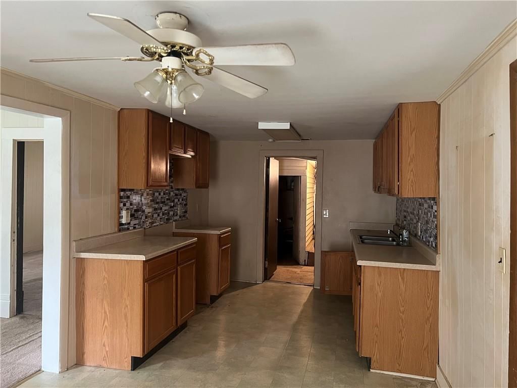 229 E Bates Street — photo 11