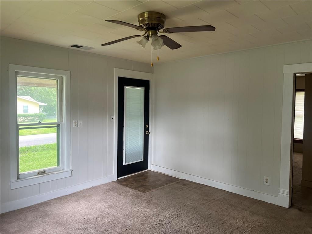 229 E Bates Street — photo 13