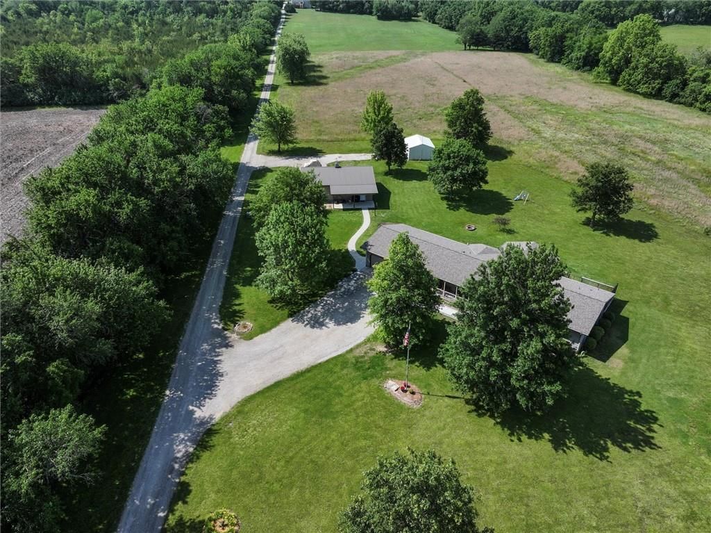 2450 Labette Road — photo 33