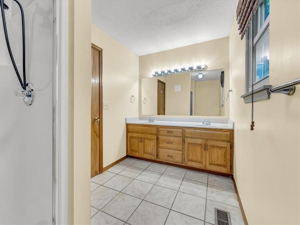 15409 Conser Street — photo 13