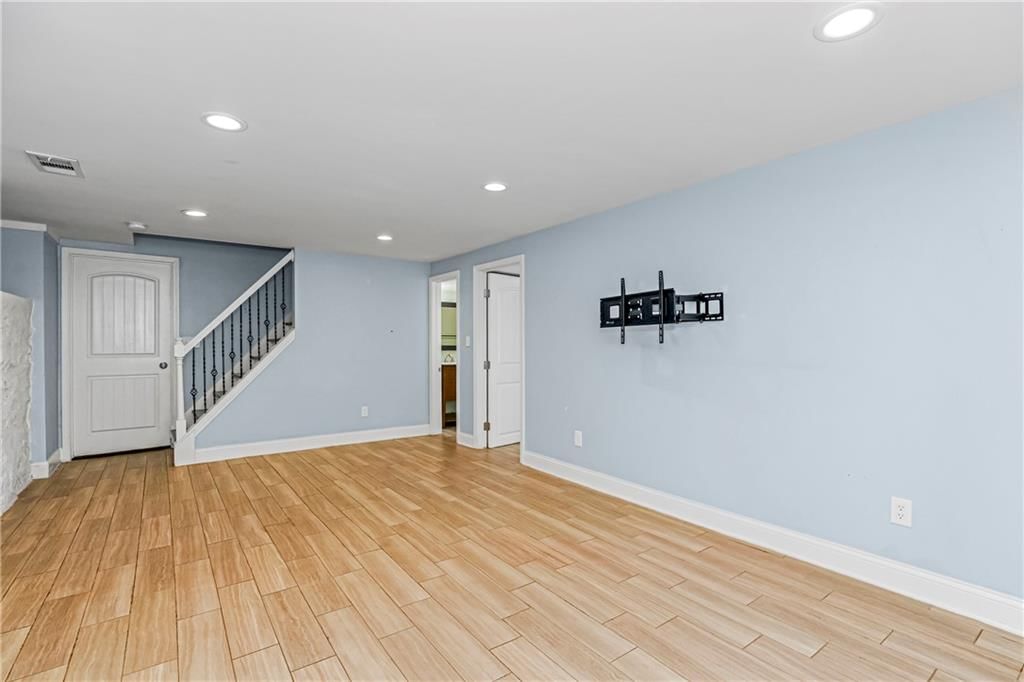 4238 Norledge Avenue — photo 21