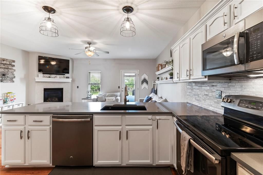 4004 NW 94th Terrace — photo 3
