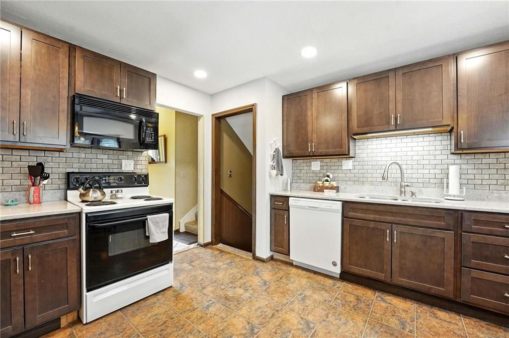 10200 England Drive — photo 5