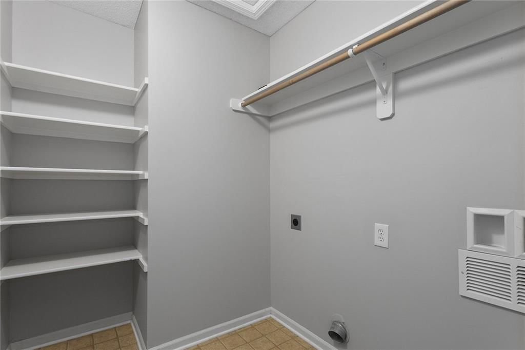 6017 Theden Street — photo 28