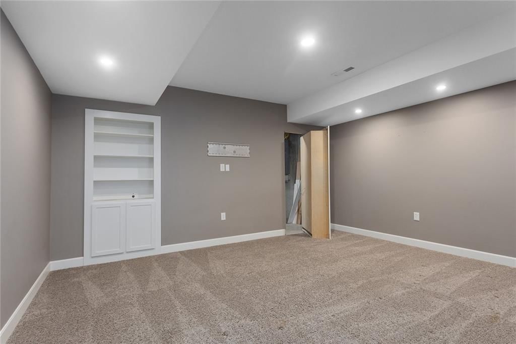 6017 Theden Street — photo 34