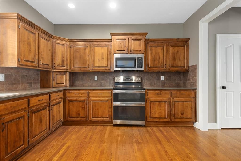 6017 Theden Street — photo 8