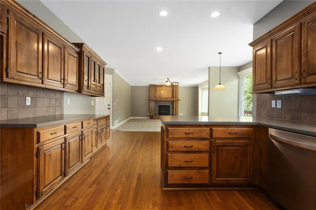 6017 Theden Street — photo 10
