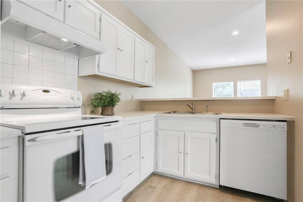 653 S WOODSON Lane — photo 8