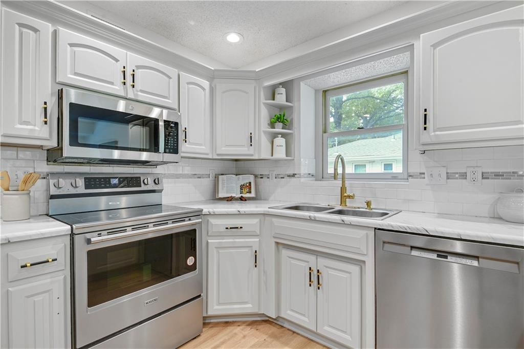 9805 Richmond Drive — photo 8