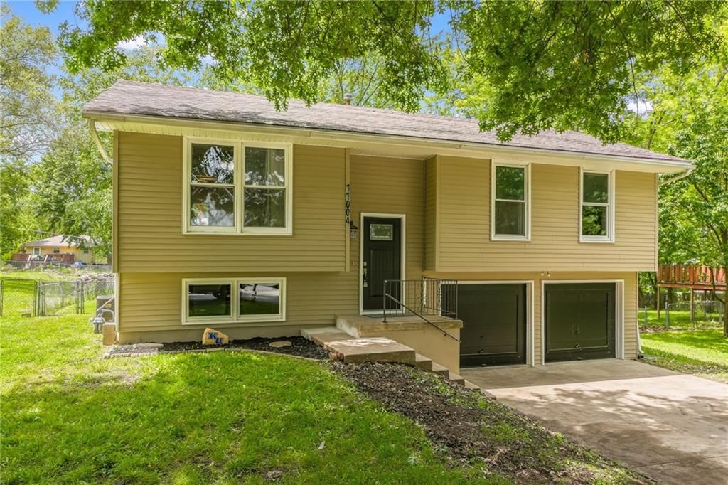 11004 N Locust Street — photo 3