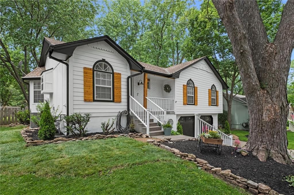 2421 NW Acorn Drive — photo 3