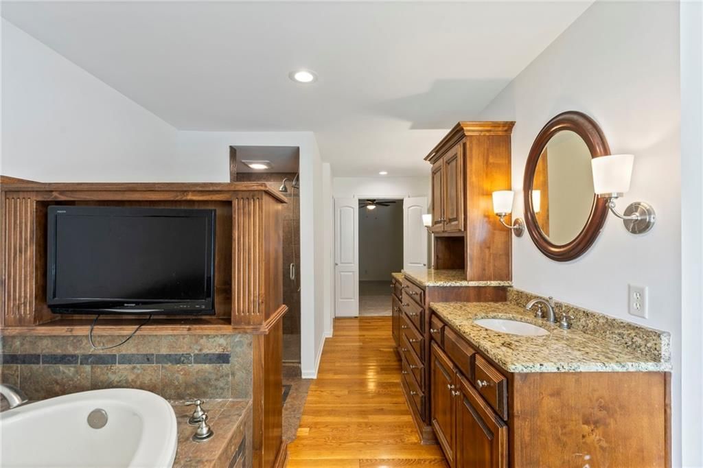 10136 Barton Street — photo 32
