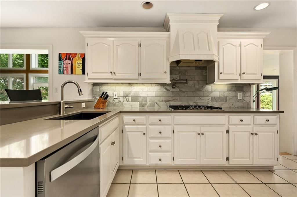 490 W 49th Terrace — photo 12