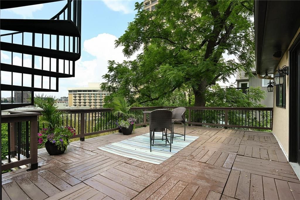 490 W 49th Terrace — photo 4