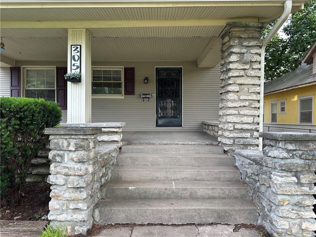 305 E Main Street — photo 2