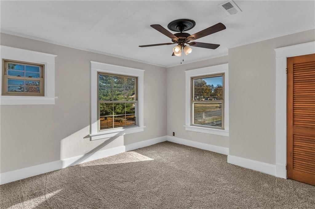 305 E Main Street — photo 17